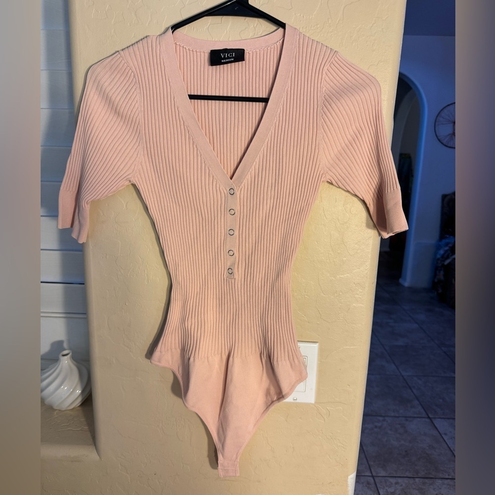 VICI body suit short sleeve‎ pink button ribbed stretch size medium